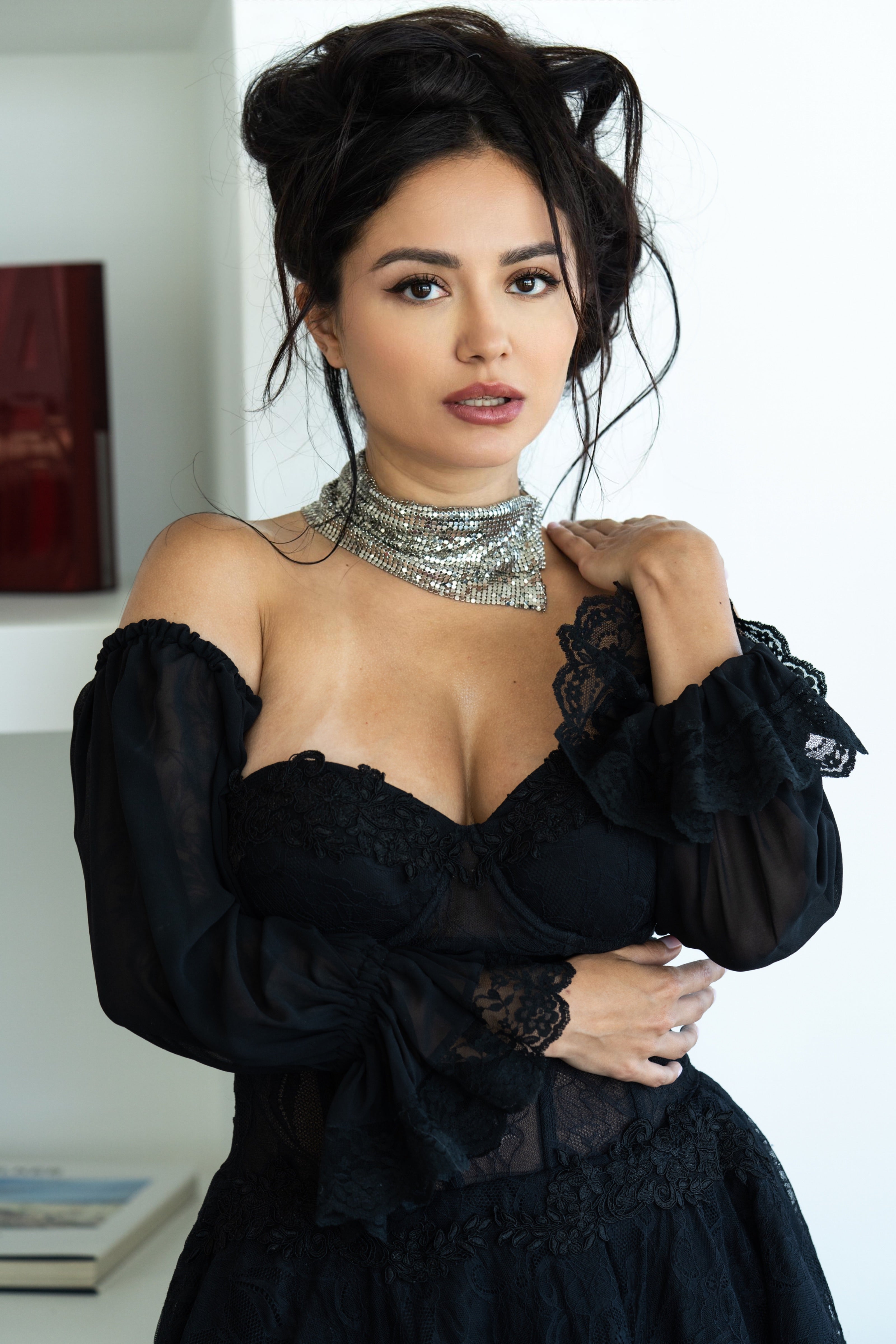 Sleeveless Choker Necklace