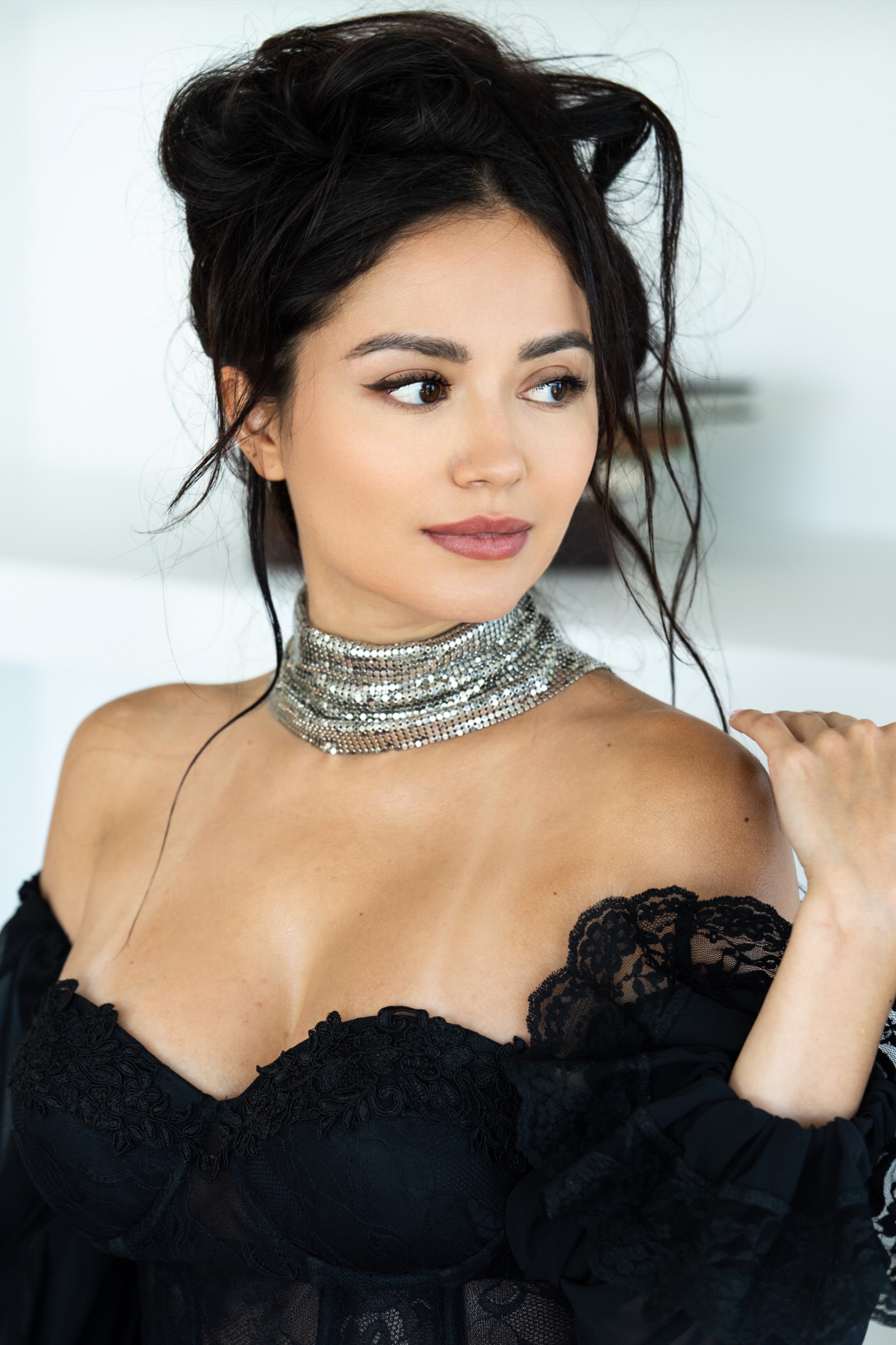 Sleeveless Choker Necklace